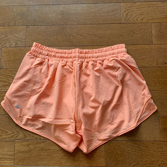🍑LULULEMON HOTTY HOT LR SHORT 4”-GOLDEN APRICOT🍑 - Picture 5 of 13